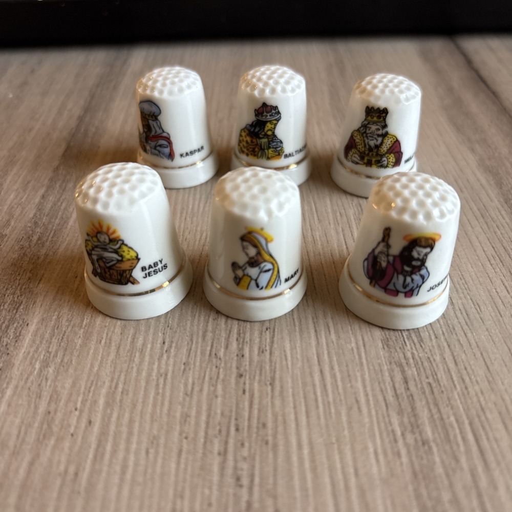 Lot Of 6 Nativity Scene Hand Crafted Porcelain Thimbles W/ Gold Etching Jesus